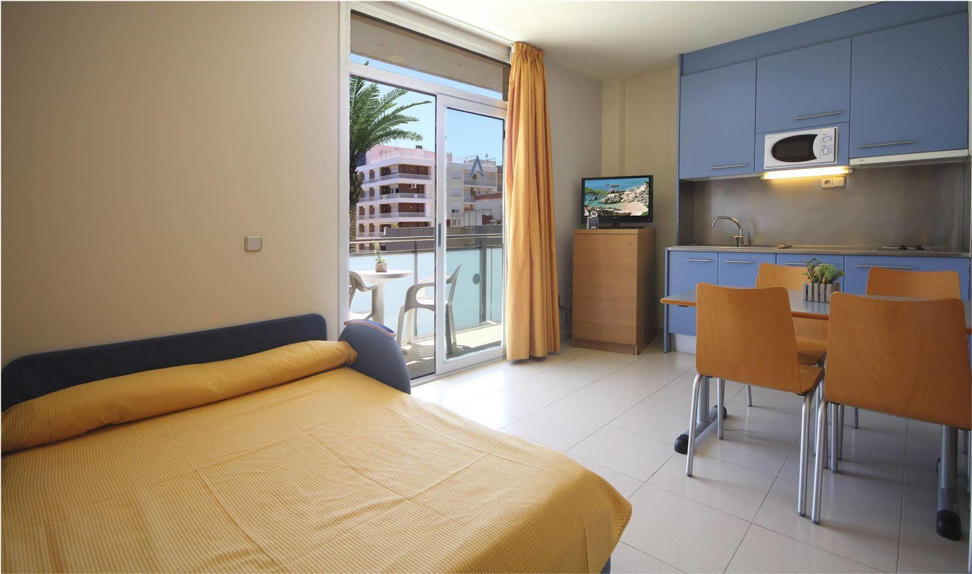 Aqua Hotel Nostre Mar Apartments Pineda de Mar Exterior photo